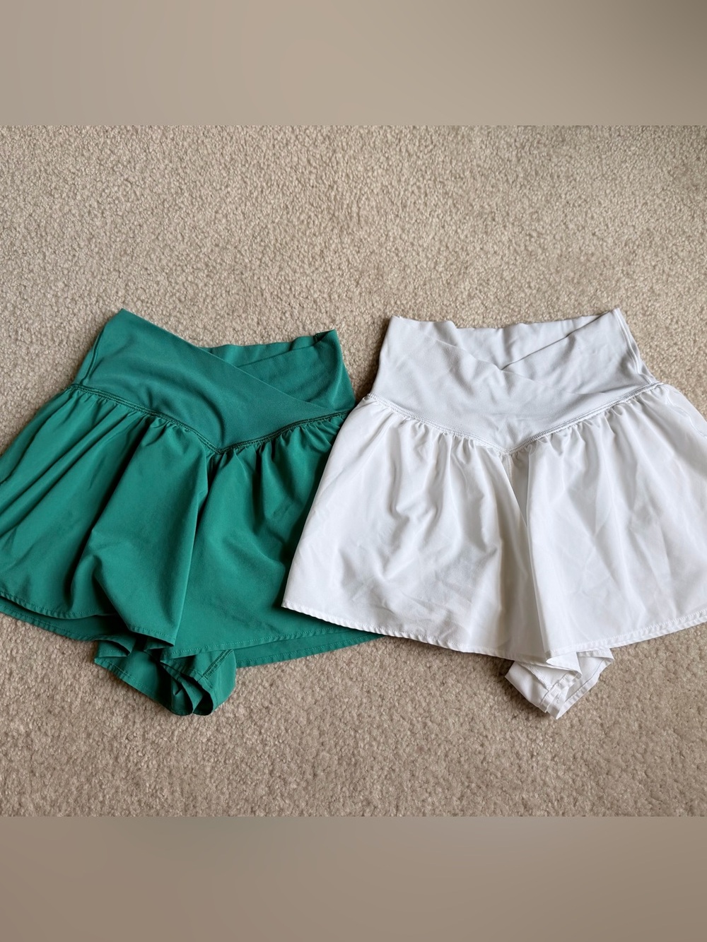 Offline shorts — Emerald Green & White XS